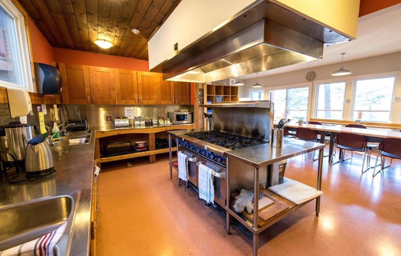 Canmore Alpine Hostel - Alpine Club Of Canada Екстер'єр фото