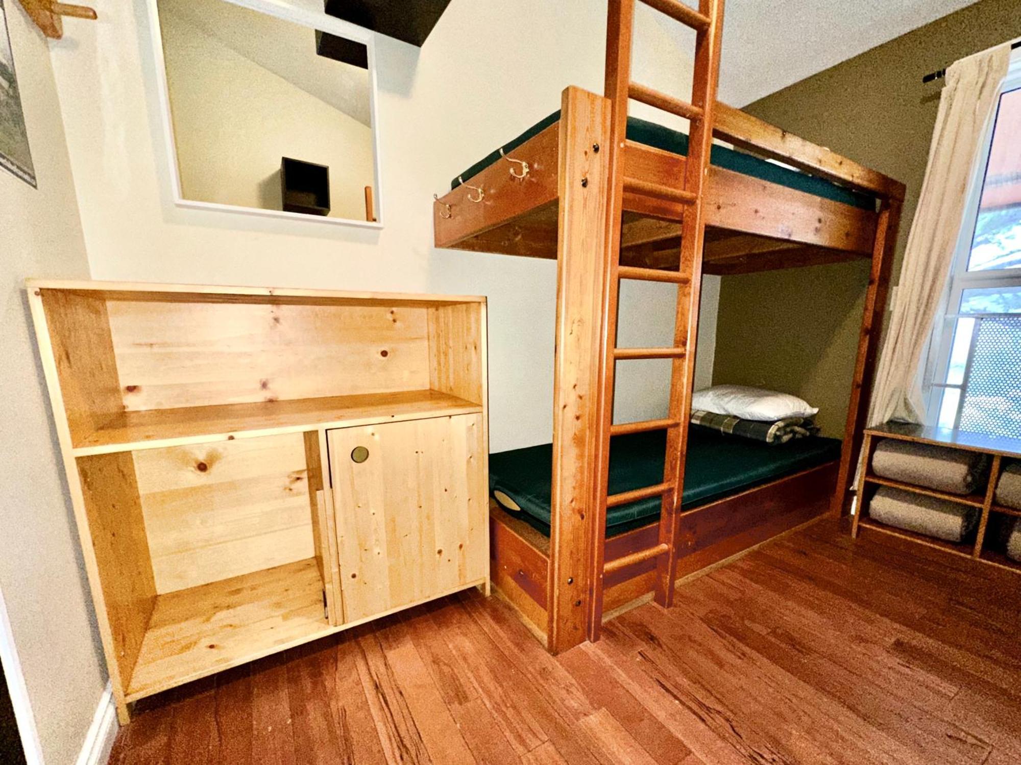 Canmore Alpine Hostel - Alpine Club Of Canada Екстер'єр фото