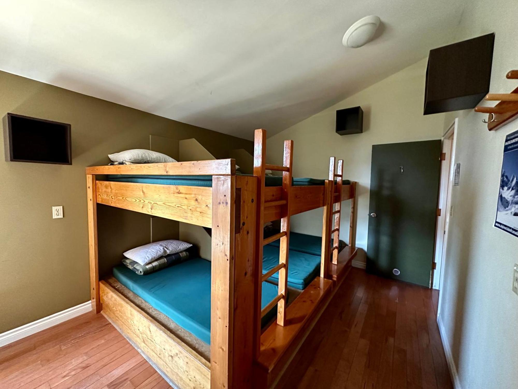 Canmore Alpine Hostel - Alpine Club Of Canada Екстер'єр фото