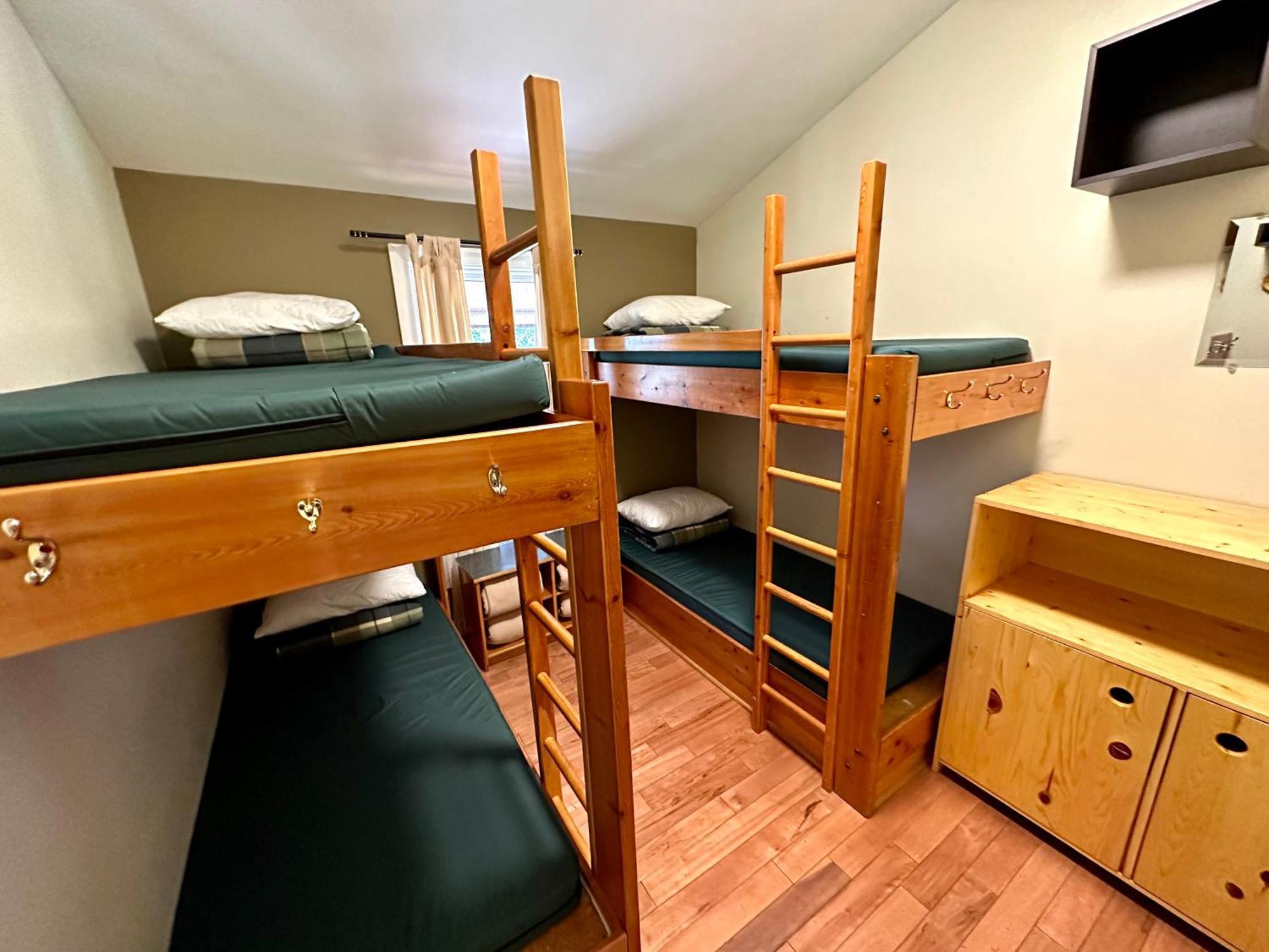 Canmore Alpine Hostel - Alpine Club Of Canada Екстер'єр фото