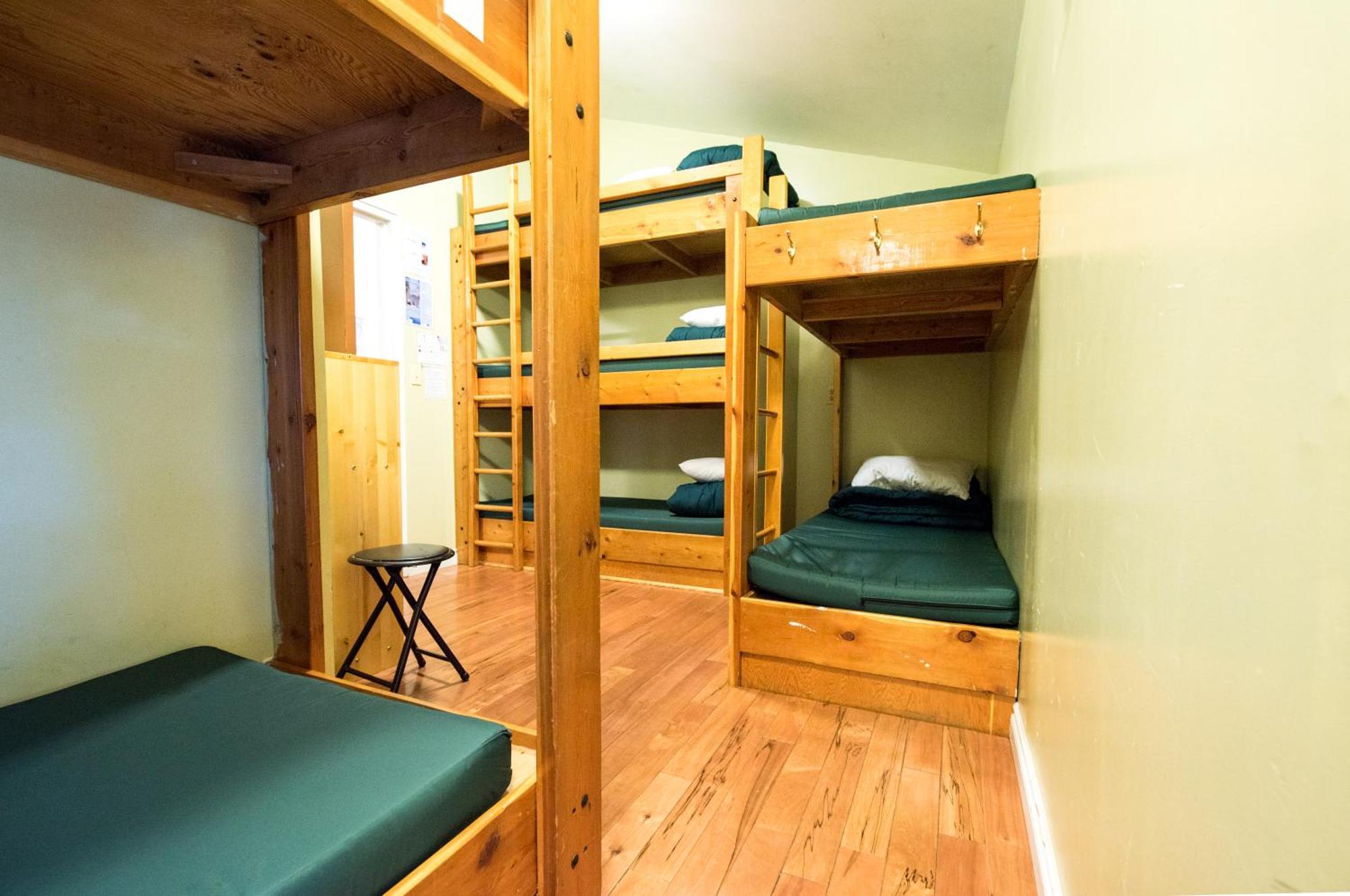 Canmore Alpine Hostel - Alpine Club Of Canada Екстер'єр фото