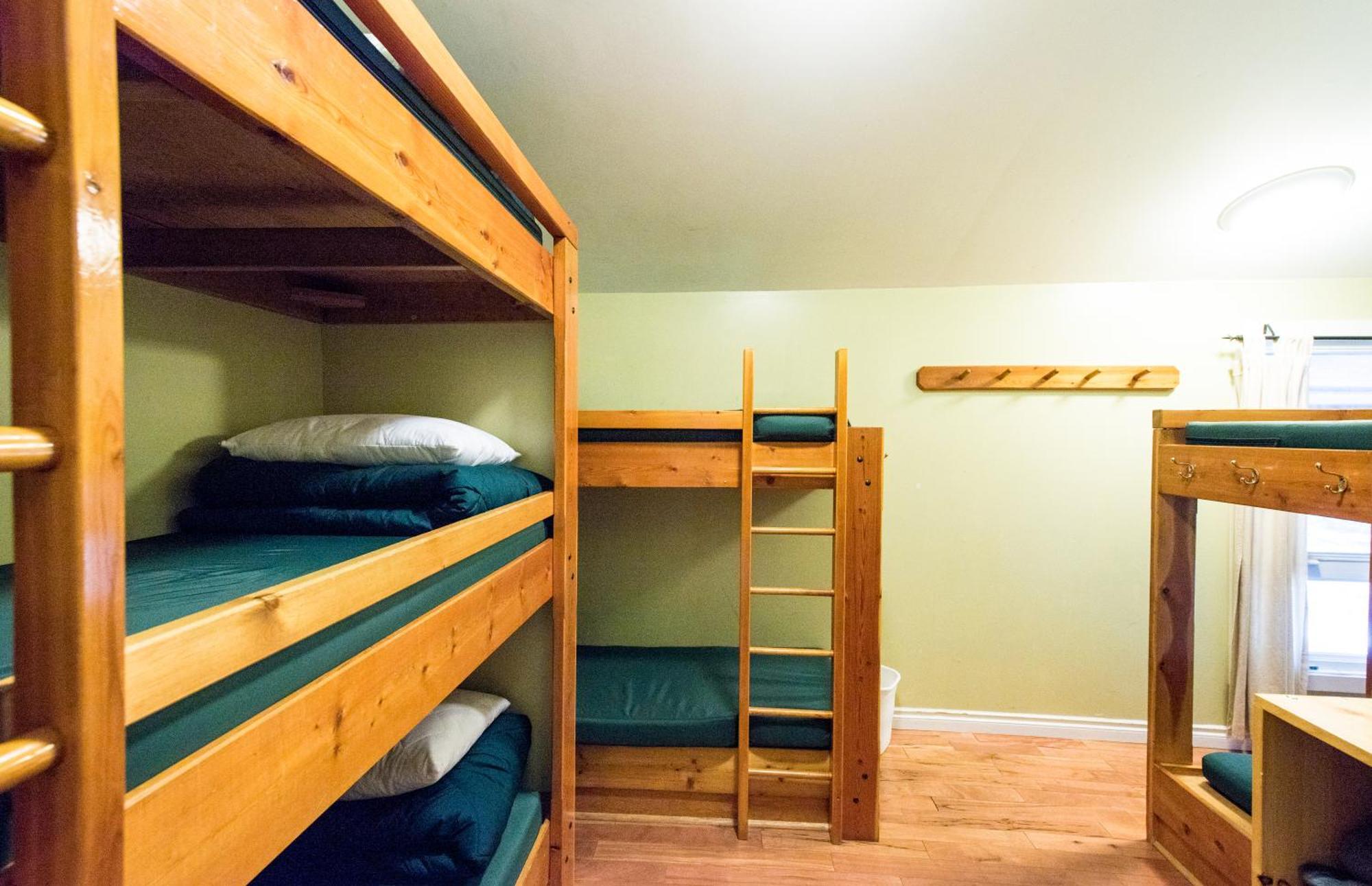 Canmore Alpine Hostel - Alpine Club Of Canada Екстер'єр фото