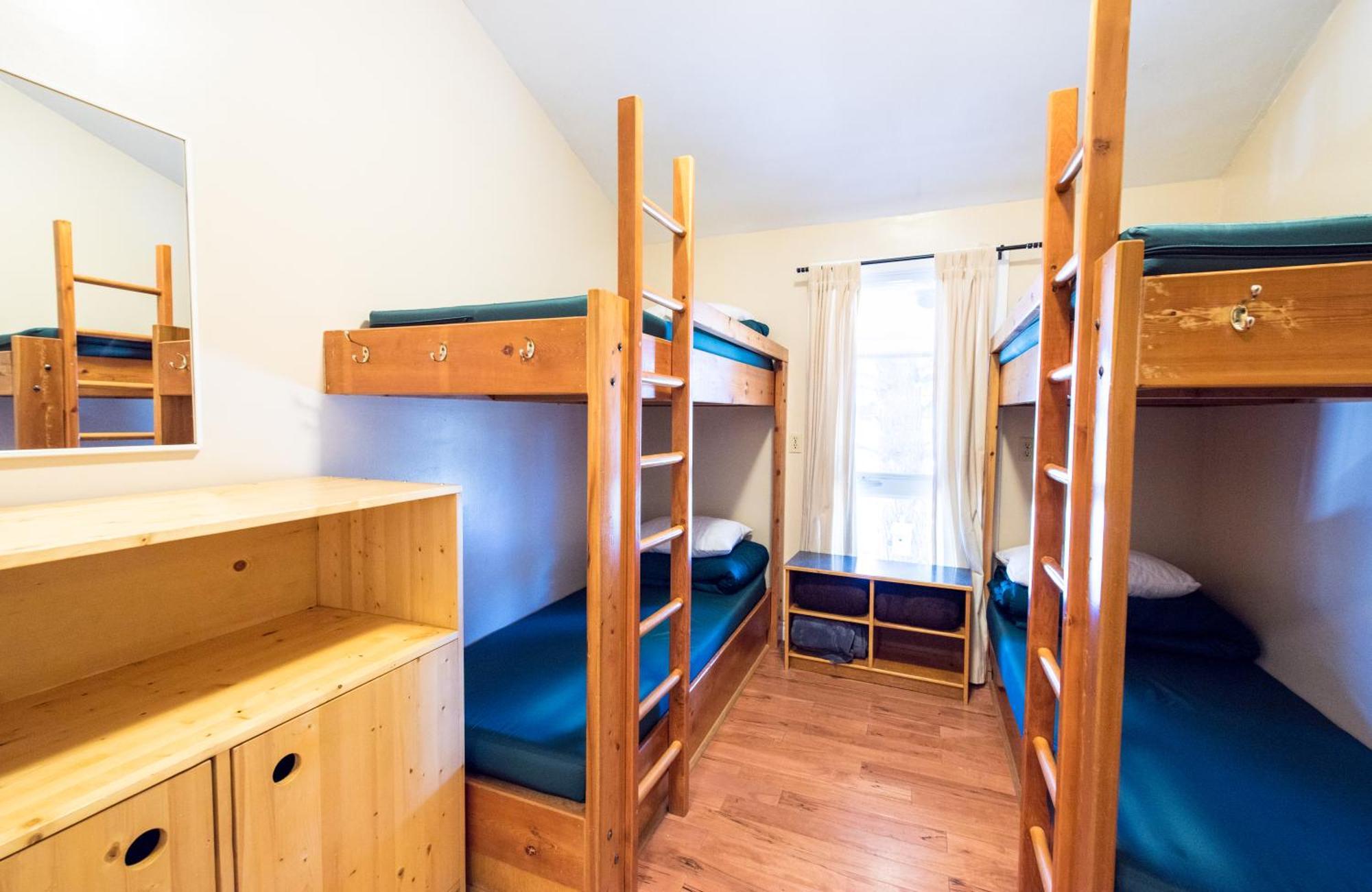 Canmore Alpine Hostel - Alpine Club Of Canada Екстер'єр фото