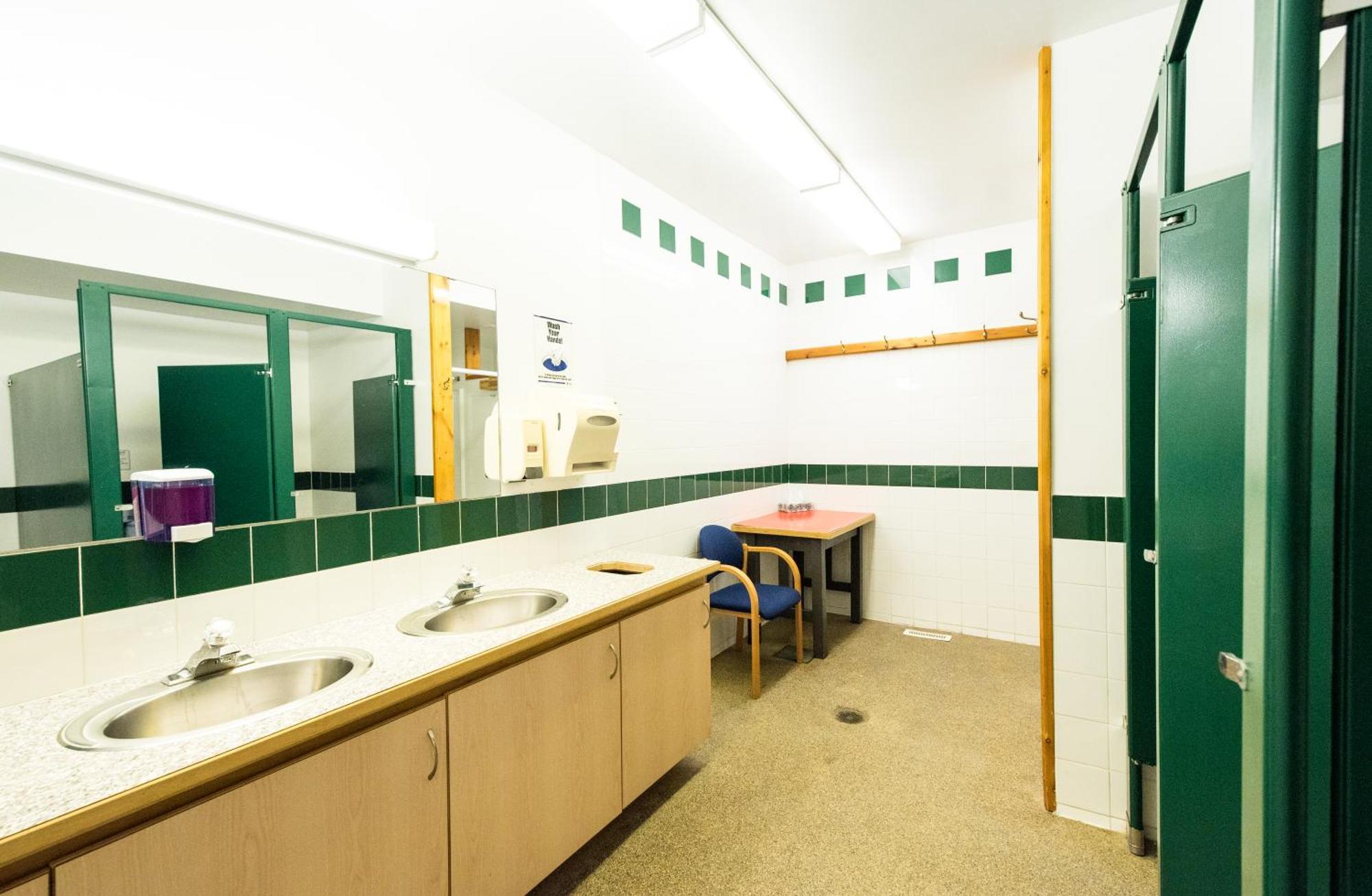 Canmore Alpine Hostel - Alpine Club Of Canada Екстер'єр фото