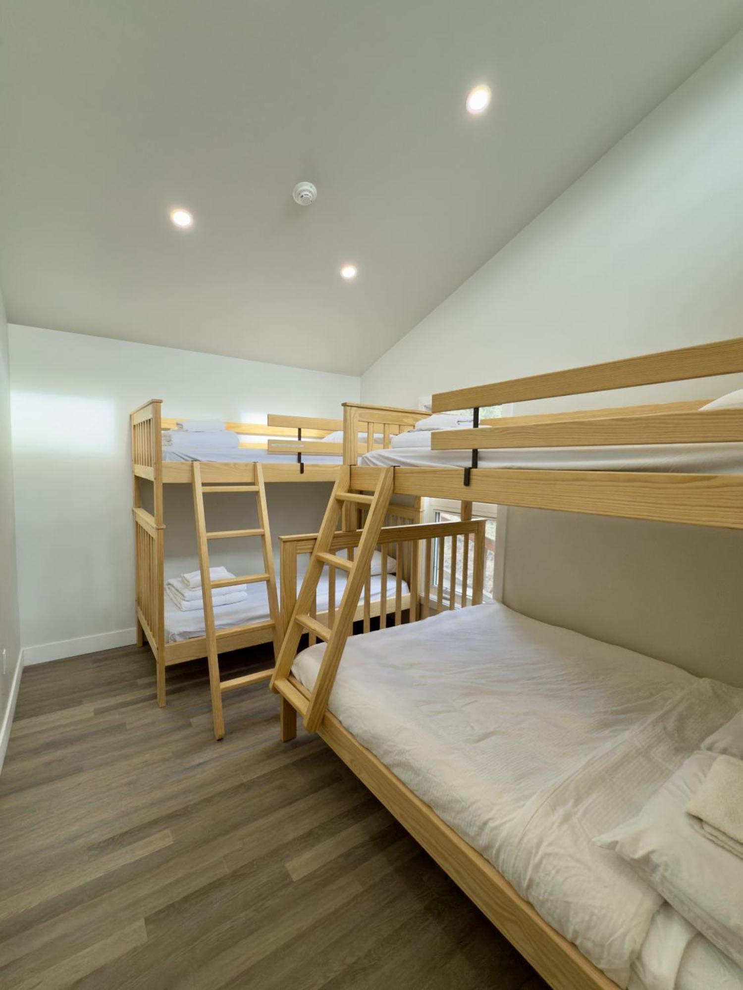 Canmore Alpine Hostel - Alpine Club Of Canada Екстер'єр фото